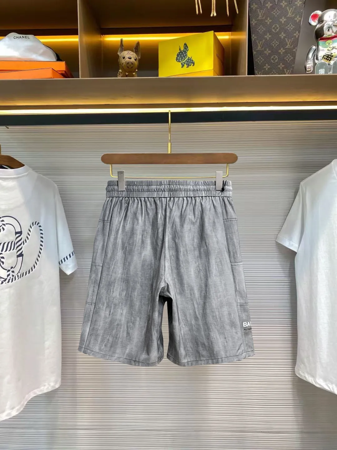 Balenciaga's three-standard complete 2026 summer New Arrival men's casual shorts, advanced custom-made Breathable fabric, Breathable fabric, extremely stretchy and comfortable, impeccable details, top-grade accessories, original logo design concept, delicate and soft feel! The upper body fit is awesome! Size: M-XXXL Please state your height and weight when ordering